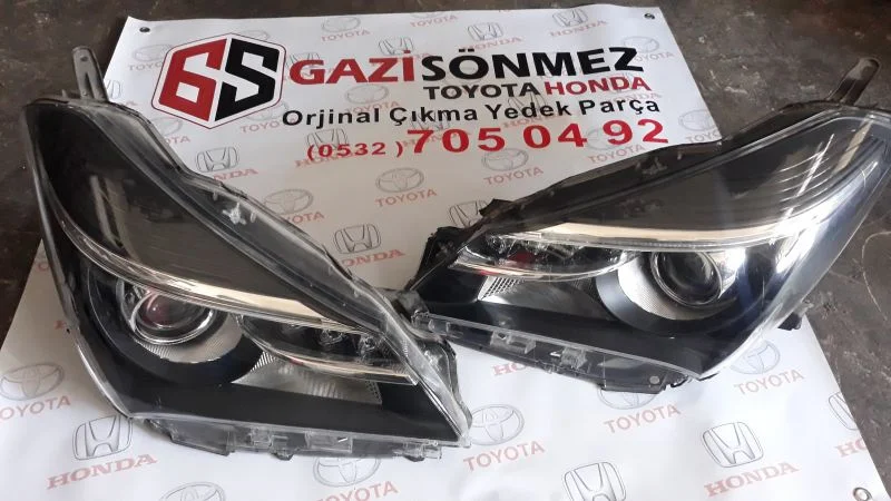 2015-2016 Toyota Yaris Çıkma Orijinal Far