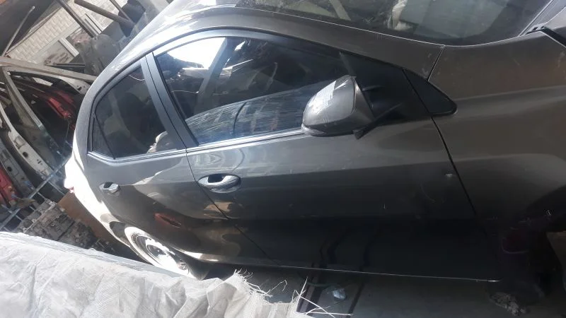 2014-2018 Toyota Corolla Çıkma Sağ Kapı