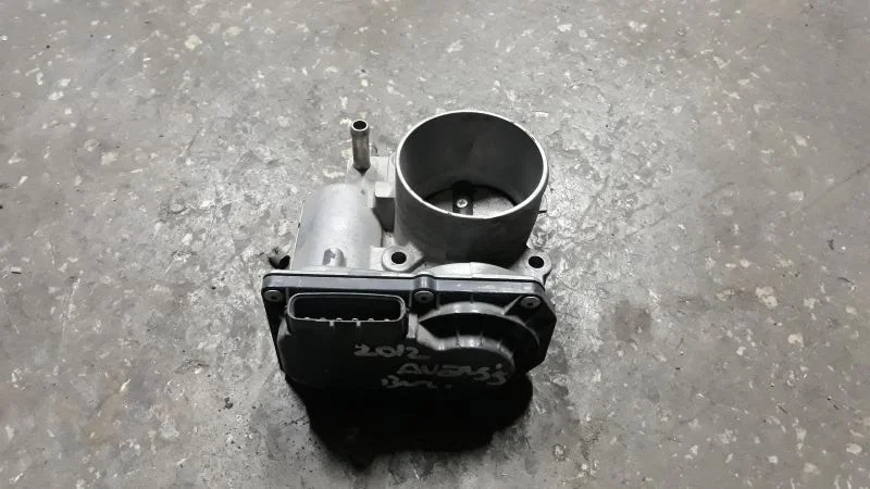 2010-2011 Toyota Avensis Çıkma 1,6 Gaz Kelebeği