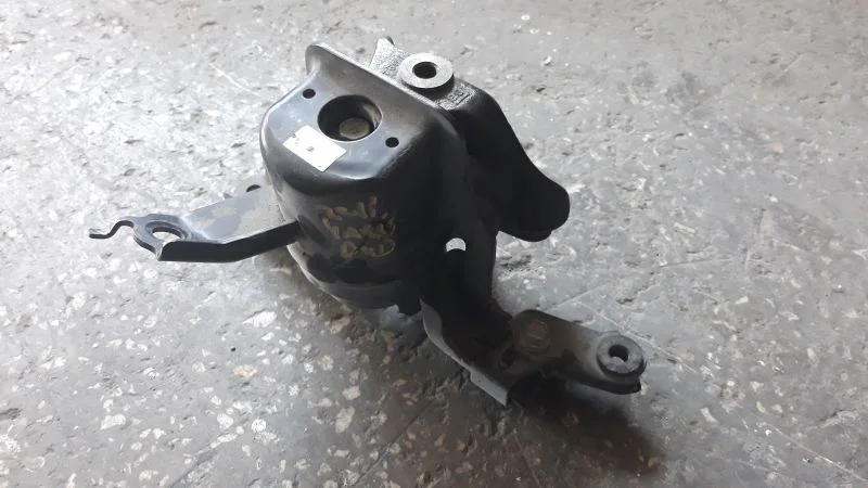 2010-2013 Toyota Yaris Çıkma Dizel Sağ Motor Kulağı